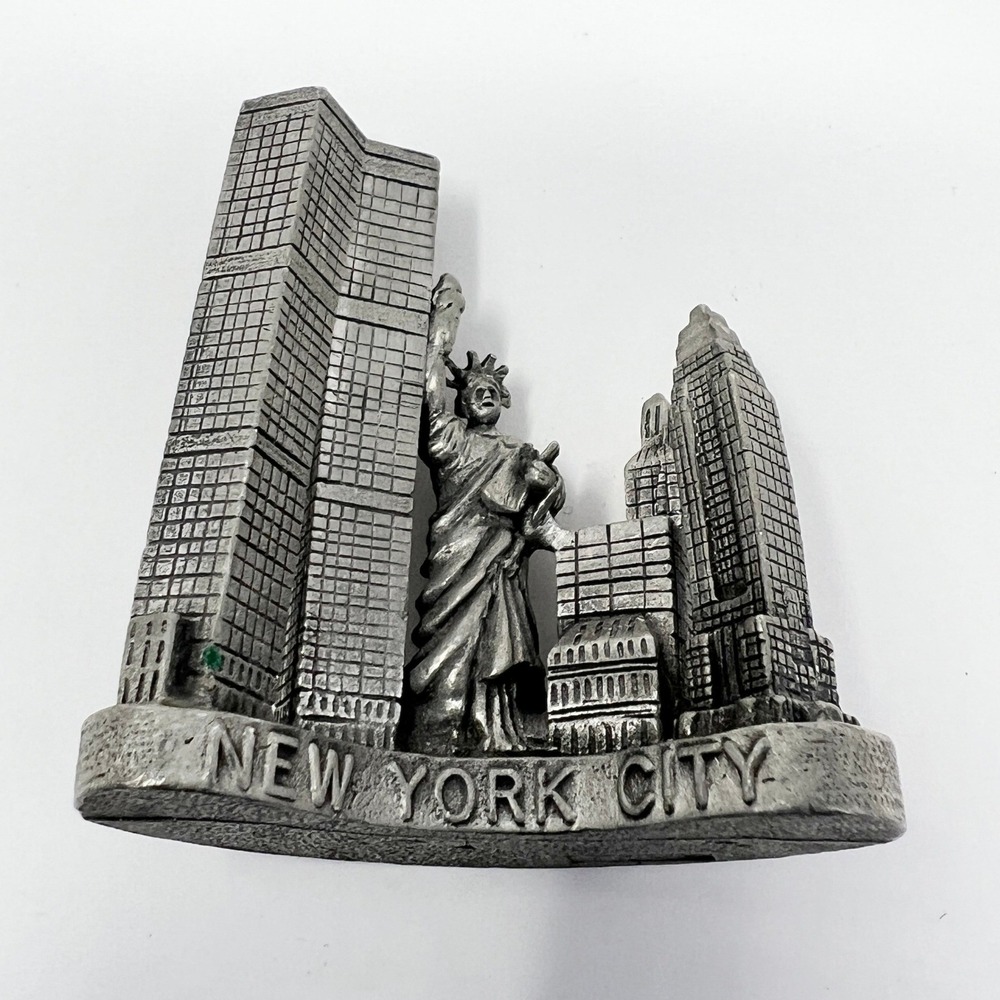 VTG Pewtercraft Ltd New York City Skyline Paperweight Twin Towers Pre 9/11
